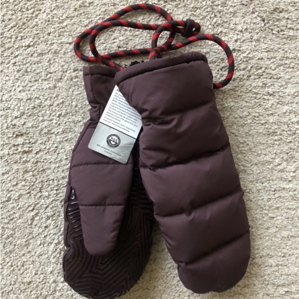 LULULEMON- Puff Mittens.NWT.